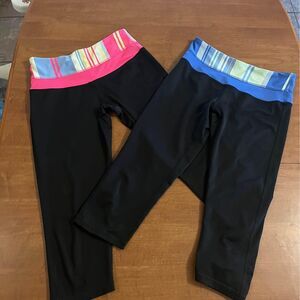 2 pairs capri length leggings size small
